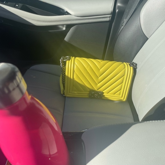 Chanel yellow medium boy bag 💛 - Picture 2 of 2